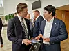 Eteläsavolaiset koolla. Puolustusministeri Antti Häkkänen ja Savonlinnan vt. kaupunginjohtaja Ding Ma keskustelivat Päämajasymposiumissa perjantaina.